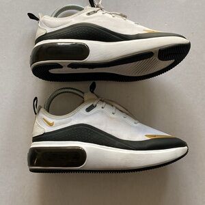 NIKE Air Max Women’s White Black Metallic Gold Sneakers AQ4312-107 Size 6.5